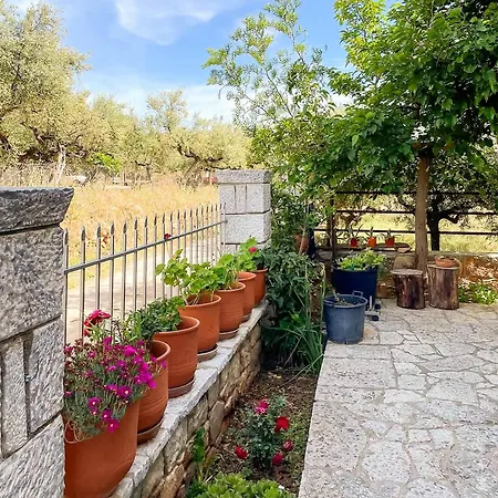 בית נופש Stara Stone House Tranquil Garden & Dazzling View