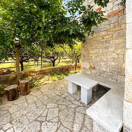 Holiday home Stara Stone House Tranquil Garden & Dazzling View Exochori